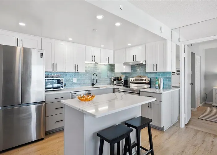 Stunning 2 Bedroom Side Ocean Front In 9400