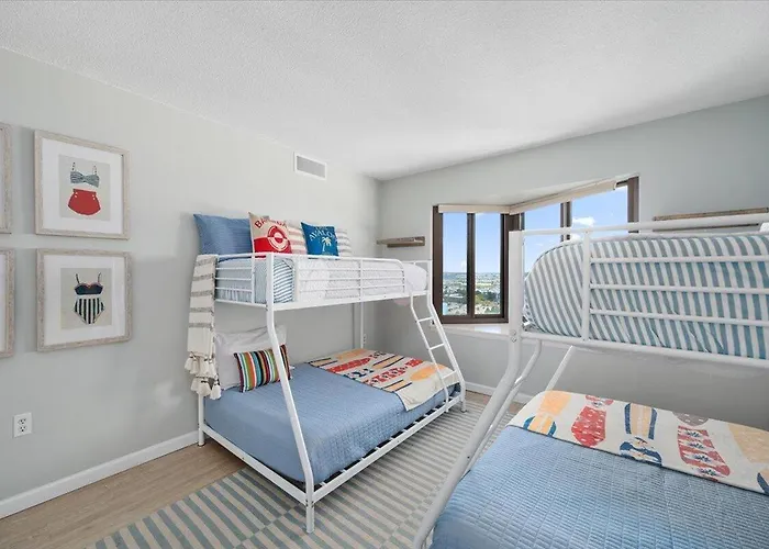 Stunning 2 Bedroom Side Ocean Front In 9400 Holiday home *