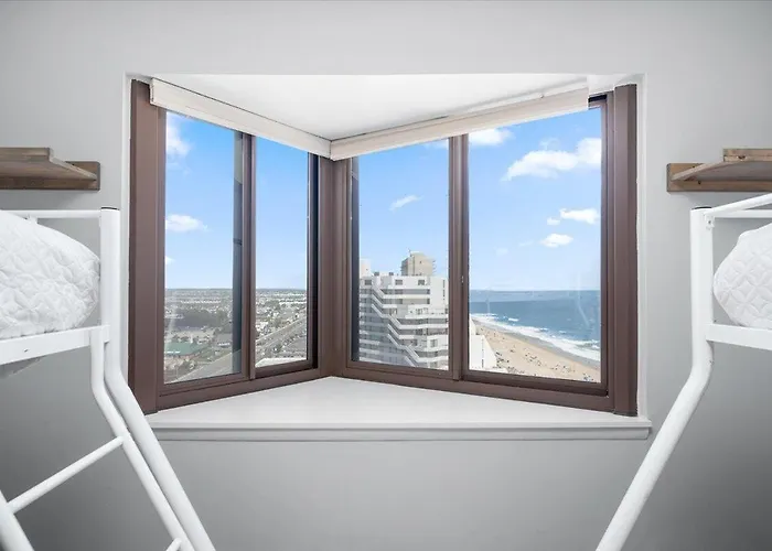 Stunning 2 Bedroom Side Ocean Front In 9400