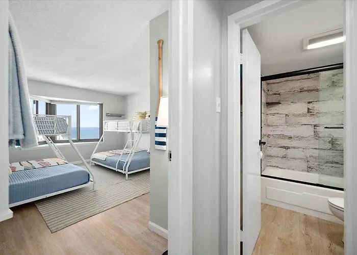Stunning 2 Bedroom Side Ocean Front In 9400